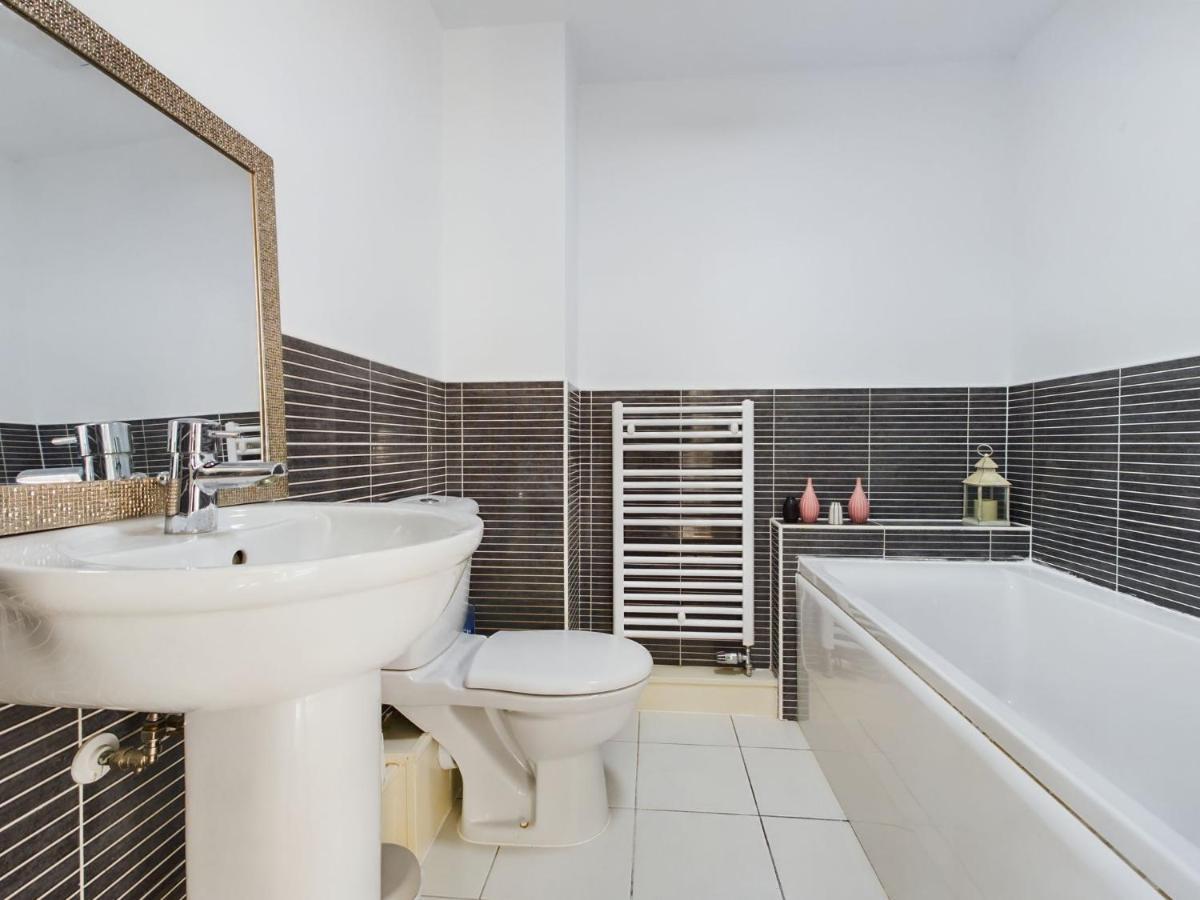 247 Serviced Accommodation In Stafford- 3Br Townhouse Экстерьер фото