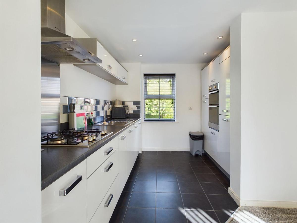247 Serviced Accommodation In Stafford- 3Br Townhouse Экстерьер фото